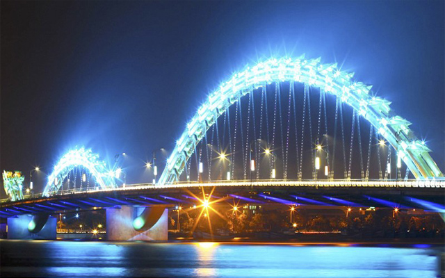Cầu Rồng - địa điểm du lịch nổi tiếng ở Đà Nẵng