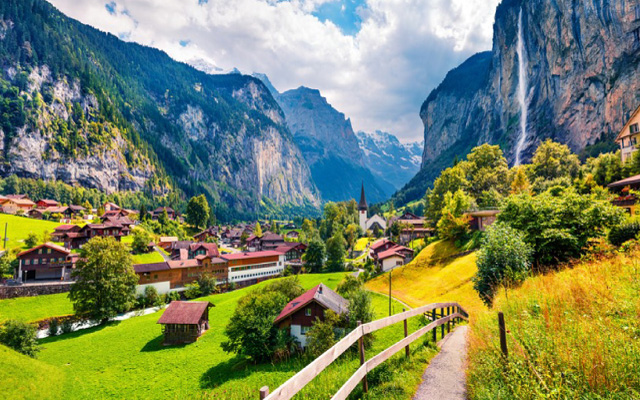 Check-in những địa điểm hấp dẫn tại làng Lauterbrunnen khi du lịch Thụy Sĩ